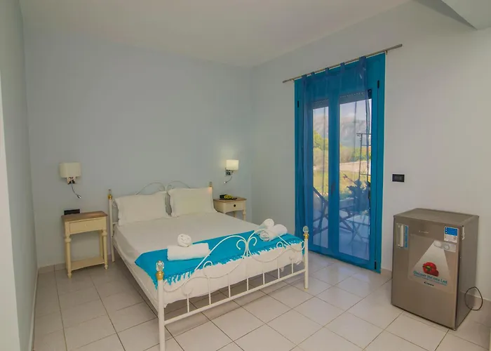 B&B Aκrotiriresort